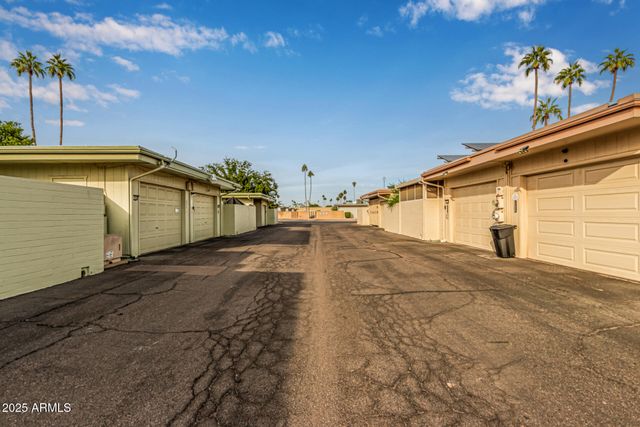 10913 W COGGINS Drive, Sun City, AZ 85351