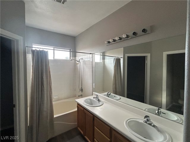 861 CLEAR DIAMOND Avenue, Las Vegas, NV 89123