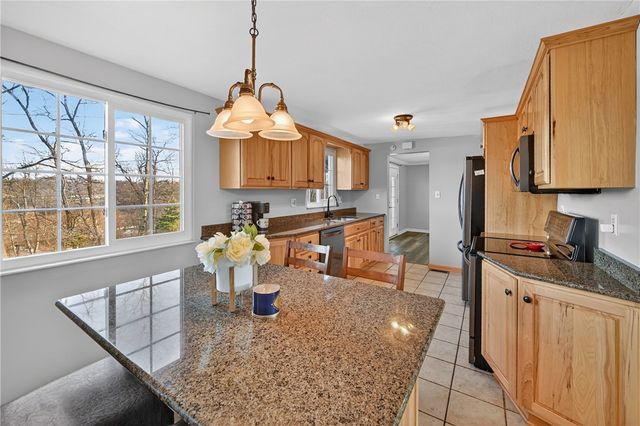 1279 Armstrong Dr, South Park, PA 15129