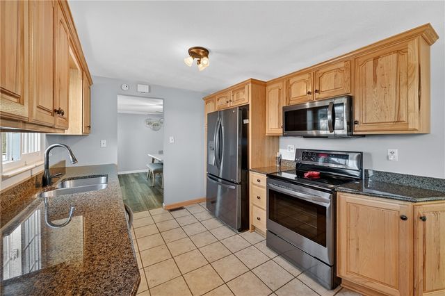 1279 Armstrong Dr, South Park, PA 15129