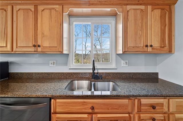 1279 Armstrong Dr, South Park, PA 15129