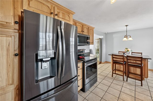 1279 Armstrong Dr, South Park, PA 15129