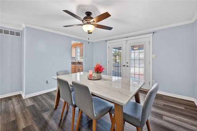 1279 Armstrong Dr, South Park, PA 15129