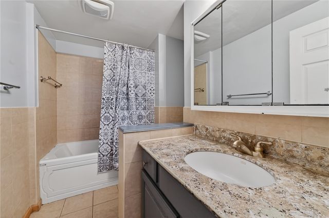 1279 Armstrong Dr, South Park, PA 15129