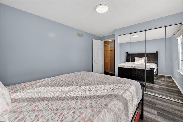 1279 Armstrong Dr, South Park, PA 15129