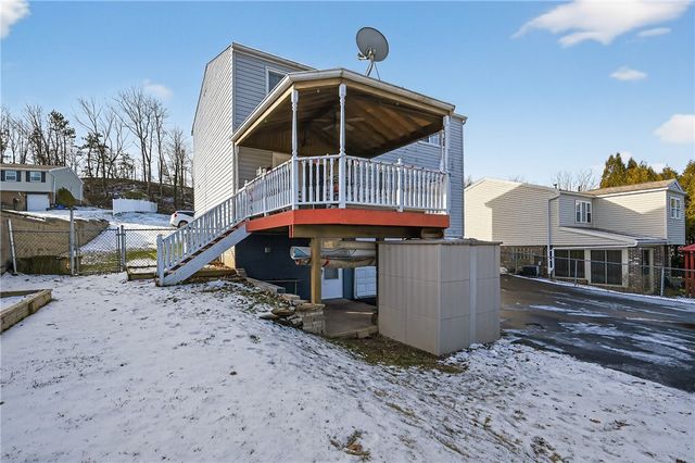 1279 Armstrong Dr, South Park, PA 15129