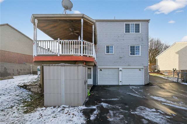 1279 Armstrong Dr, South Park, PA 15129