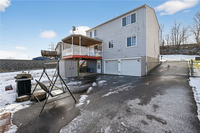 1279 Armstrong Dr, South Park, PA 15129