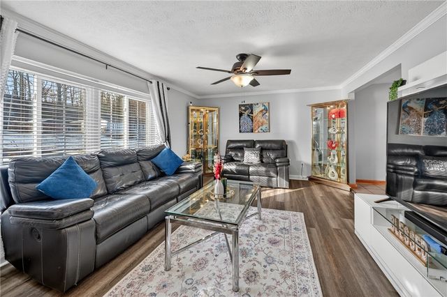 1279 Armstrong Dr, South Park, PA 15129