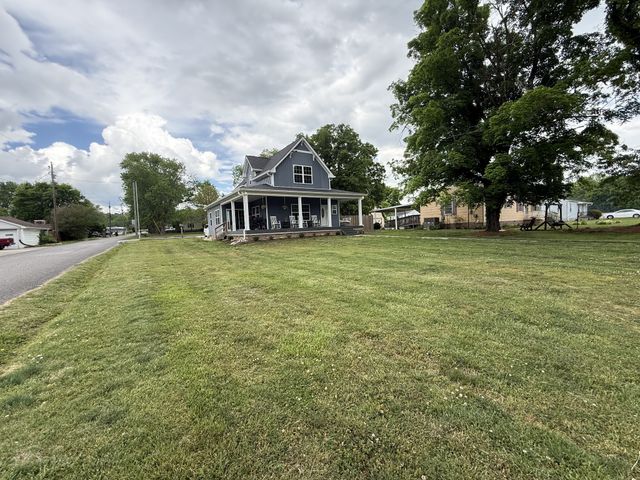 802 E Main St, Watertown, TN 37184