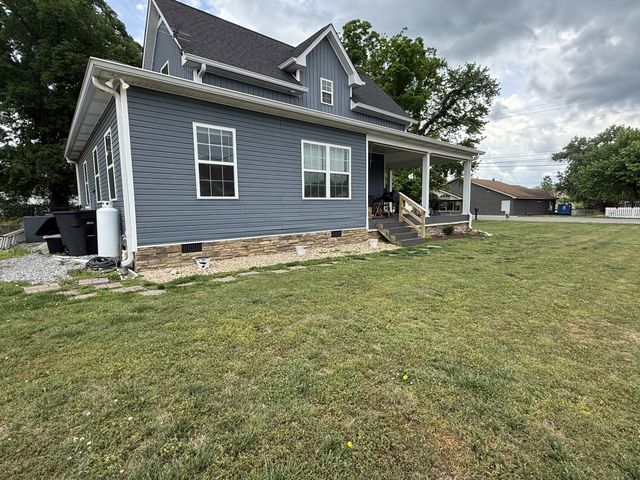 802 E Main St, Watertown, TN 37184