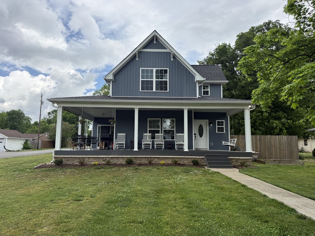 802 E Main St, Watertown, TN 37184