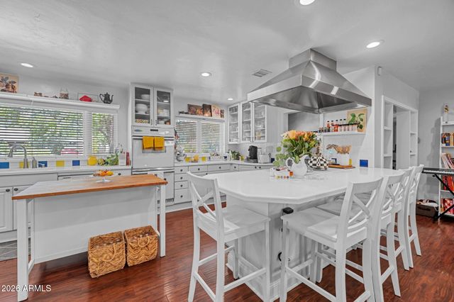 345 E ORANGE Drive, Phoenix, AZ 85012