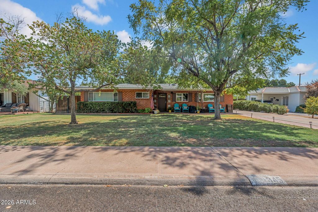 345 E ORANGE Drive, Phoenix, AZ 85012 — exterior