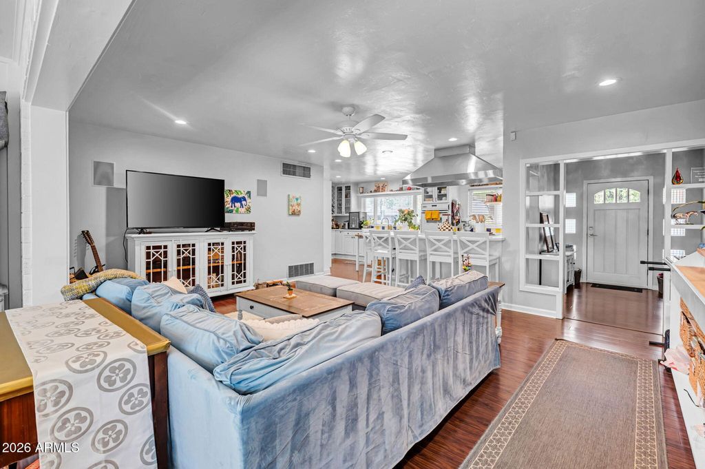 345 E ORANGE Drive, Phoenix, AZ 85012 — photo 4