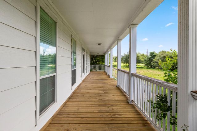 812 W Tobias Road, Ellinger, TX 78938