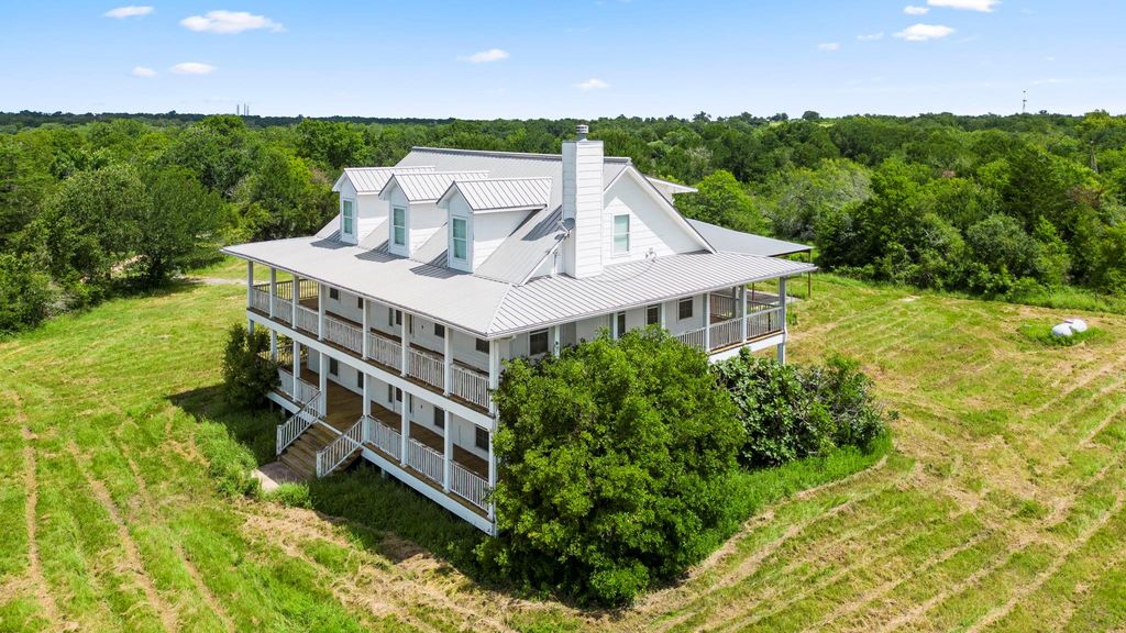 812 W Tobias Road, Ellinger, TX 78938