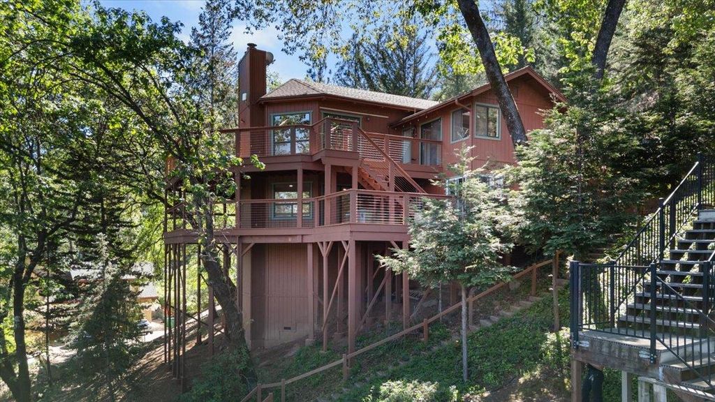 18136 Chaparral Dr, Penn Valley, CA 95946