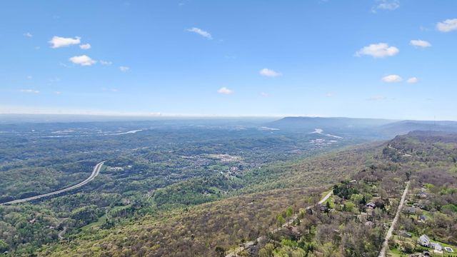 401 Lake Avenue, Signal Mountain, TN 37377