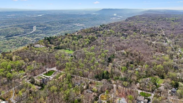 401 Lake Avenue, Signal Mountain, TN 37377