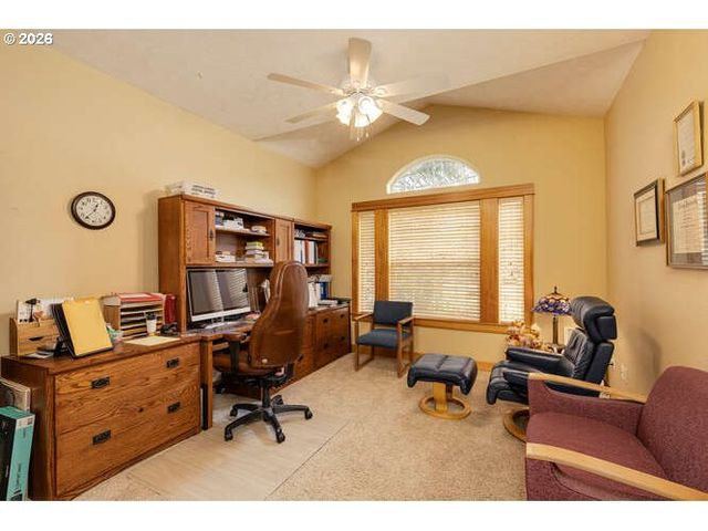 521 Nw MT MAZAMA St, Mc Minnville, OR 97128