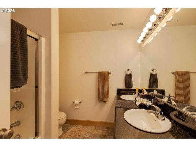 521 Nw MT MAZAMA St, Mc Minnville, OR 97128
