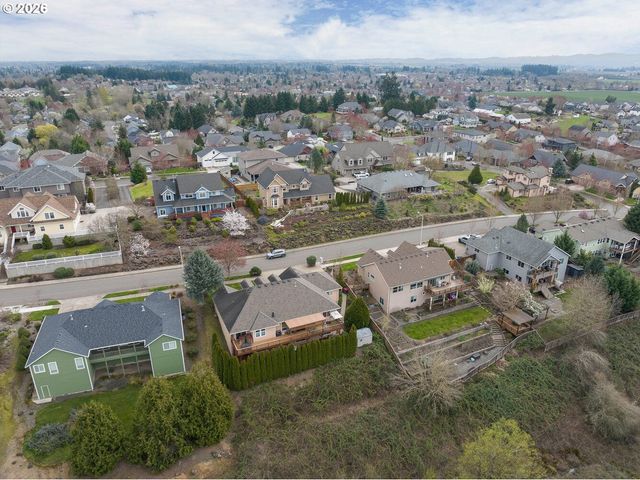 521 Nw MT MAZAMA St, Mc Minnville, OR 97128