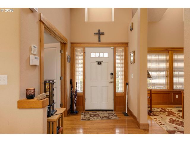 521 Nw MT MAZAMA St, Mc Minnville, OR 97128