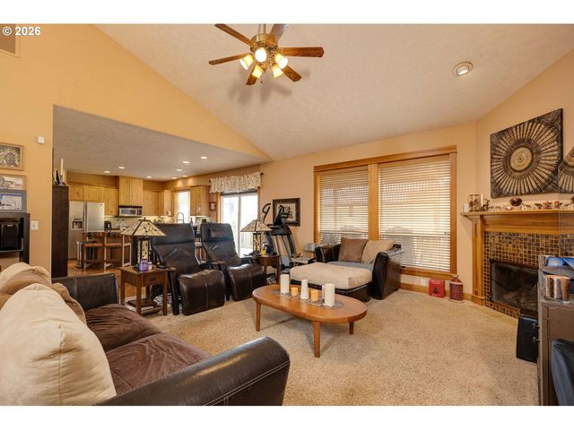 521 Nw MT MAZAMA St, Mc Minnville, OR 97128