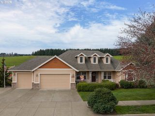 521 Nw MT MAZAMA St, Mc Minnville, OR 97128