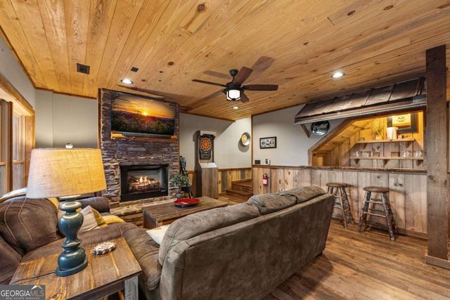 904 Raccoon Road, Blue Ridge, GA 30513