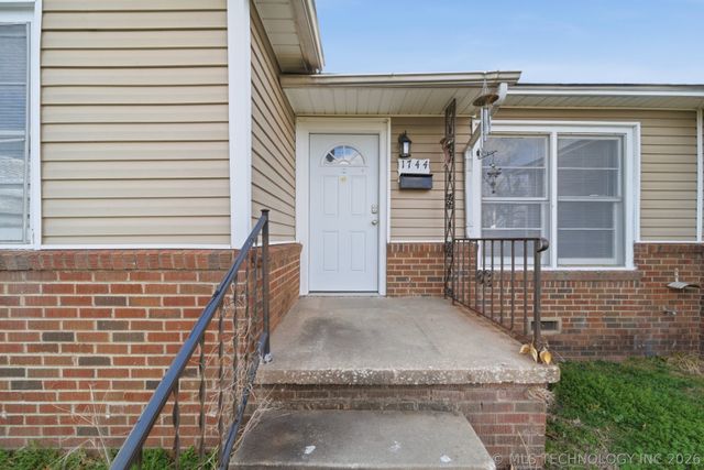 1744 S Lakewood Avenue, Tulsa, OK 74112