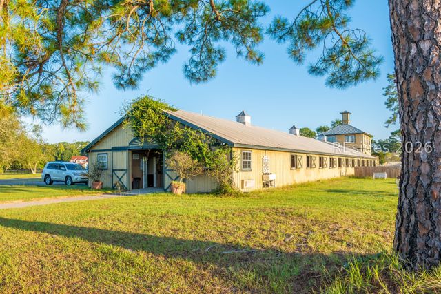 3 Crabtree Ln, Bluffton, SC 29910