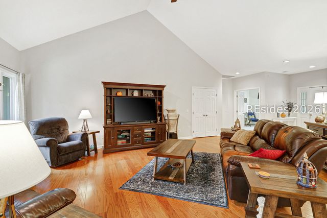 3 Crabtree Ln, Bluffton, SC 29910