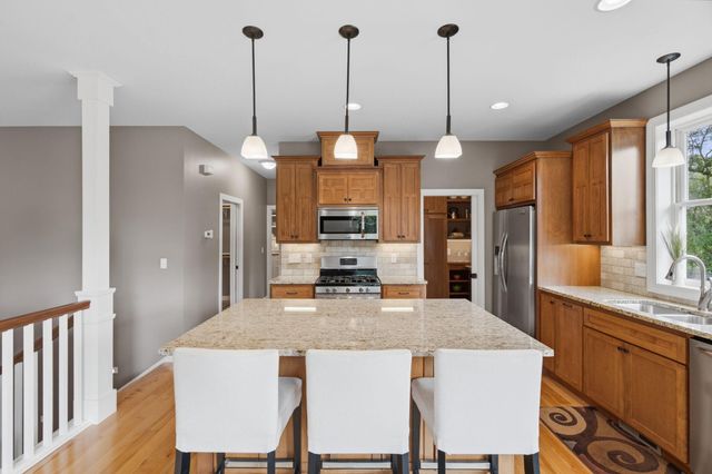 1268 Lincolntown Avenue, Mahtomedi, MN 55115