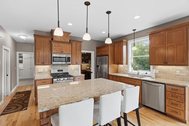 1268 Lincolntown Avenue, Mahtomedi, MN 55115