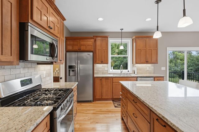 1268 Lincolntown Avenue, Mahtomedi, MN 55115
