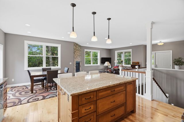1268 Lincolntown Avenue, Mahtomedi, MN 55115