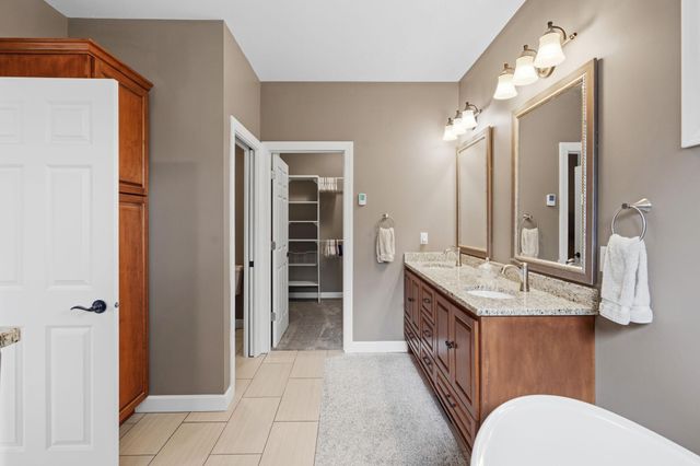 1268 Lincolntown Avenue, Mahtomedi, MN 55115