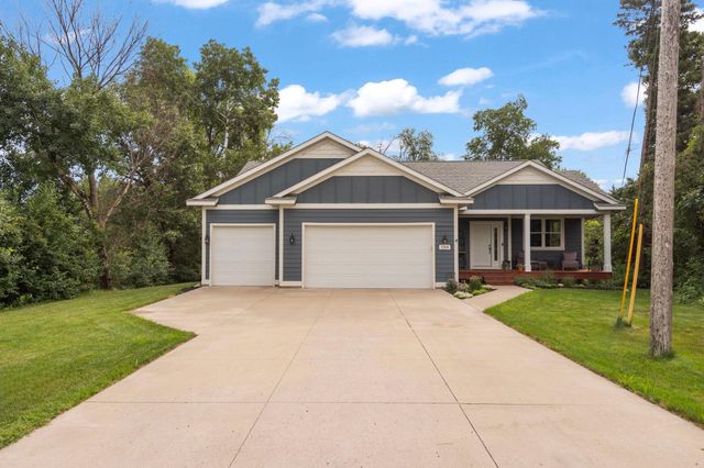 1268 Lincolntown Avenue, Mahtomedi, MN 55115
