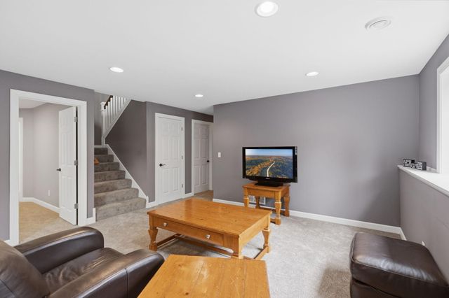 1268 Lincolntown Avenue, Mahtomedi, MN 55115