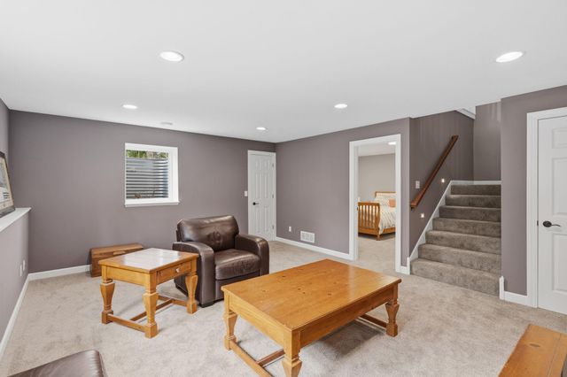 1268 Lincolntown Avenue, Mahtomedi, MN 55115