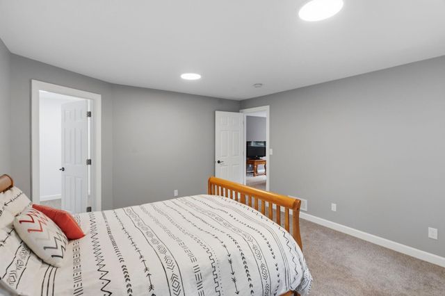1268 Lincolntown Avenue, Mahtomedi, MN 55115
