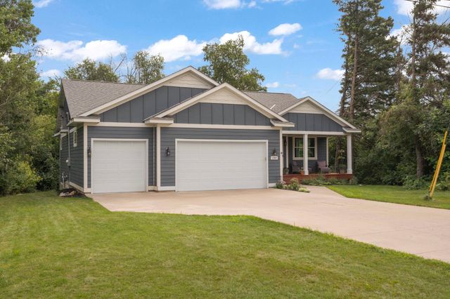1268 Lincolntown Avenue, Mahtomedi, MN 55115