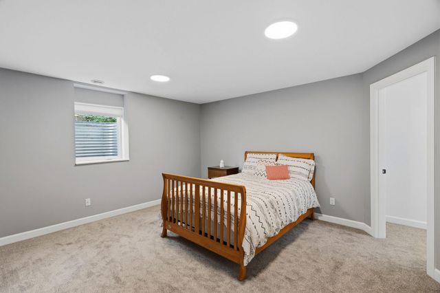 1268 Lincolntown Avenue, Mahtomedi, MN 55115