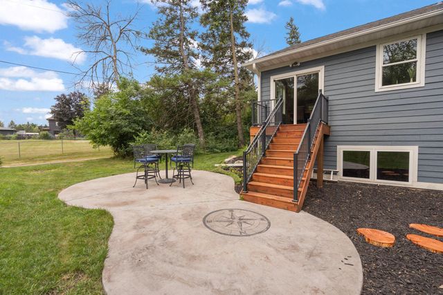 1268 Lincolntown Avenue, Mahtomedi, MN 55115