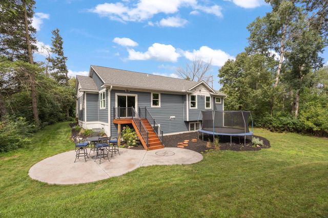 1268 Lincolntown Avenue, Mahtomedi, MN 55115