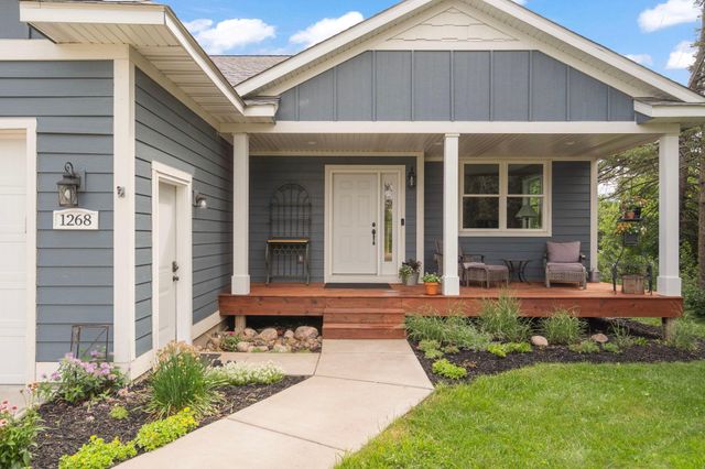 1268 Lincolntown Avenue, Mahtomedi, MN 55115