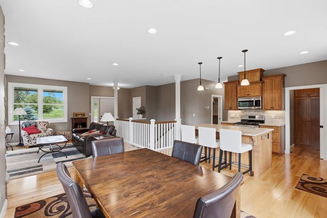 1268 Lincolntown Avenue, Mahtomedi, MN 55115