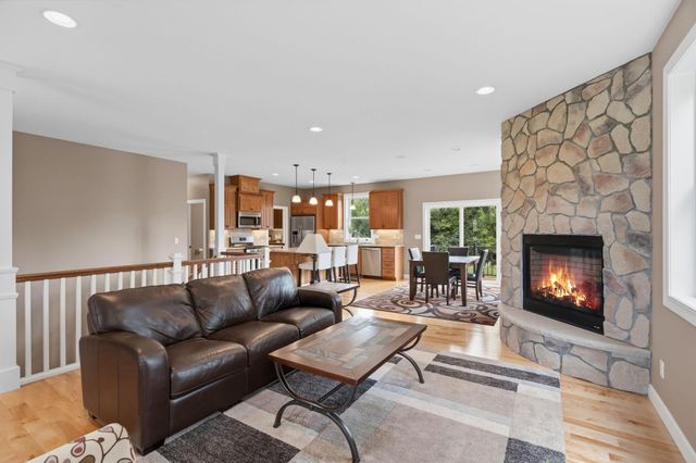 1268 Lincolntown Avenue, Mahtomedi, MN 55115